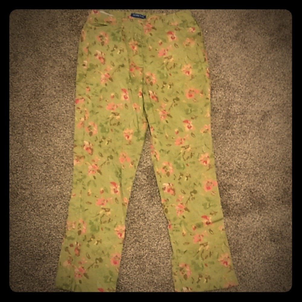 EUC JH Collection Ladies Floral Print Capri Pants